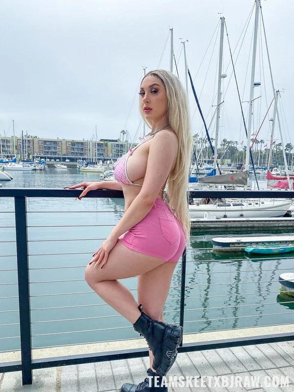 Chubby babe Skylar Vox gives a hung stud a hot blowjob & takes a facial  - Curvy, Thick, Chubby, BBW, Petite, Pornstar, Teen, Blowjob, Big Tits, Natural Tits  - Photo 3