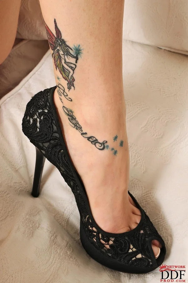 Redheaded MILF with big tits Tarra White flaunts her feet while stripping  - Feet, Face, Redhead, High Heels, Pussy, Close Up, Ass, Czech, Babe, White  - Photo 3