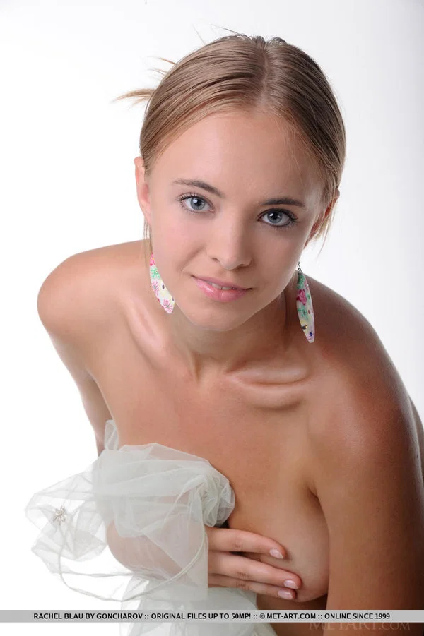 Long-legged teen Rachel Blau holds a fan during a semi-naked glamour shoot  - Teen, Shaved, Spreading, Legs, European, Pussy, Close Up, Ass, Big Tits, Babe  - Photo 18