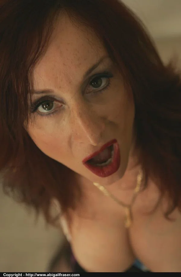Hot mature babe Abigail Fraser rides a fucking machine and gives a blowjob  - Mature, Blowjob, Big Tits  - Photo 6