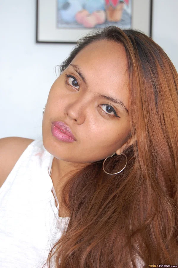 Chubby Filipina Kimar Abella stripping, posing on her bed & stroking a cock  - Filipina, Pinay, Mom, Asian, Amateur, Emo, Massage, Pretty, Sexy, Beautiful  - Photo 1