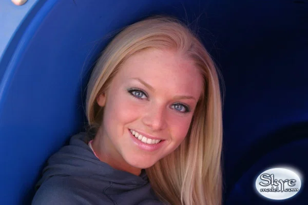 Natural blonde amateur Skye Model gives a peek of her panties while clothed  - Amateur, Teen, Clothed, Non Nude, Outdoor, Blonde, Babe, Ass, Face, Close Up  - Photo 6