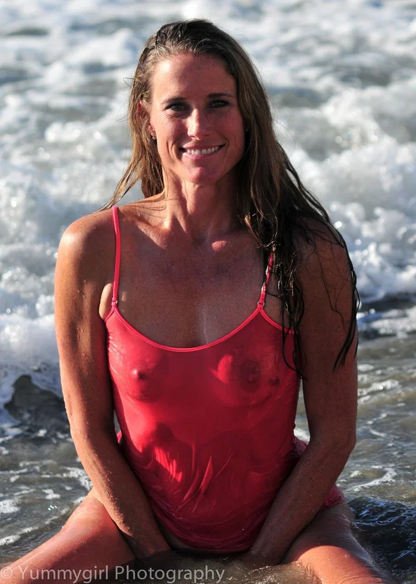 Tall MILF Sofie Marie spreads her pussy & shows her big ass on the beach  - Beach, MILF, Tall, Pornstar, Outdoor, Pussy, White, Brunette, Bikini, Spreading  - Photo 5
