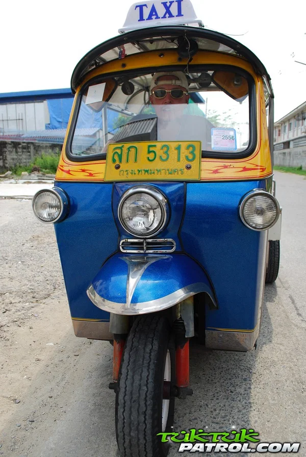 Pretty Asian Bew rides in a tuk tuk while showing her hot legs in booty shorts  - Thai, Mom, Asian, Amateur, Sexy, Tall, Skinny, British  - Photo 11