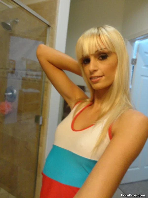 Portuguese blondie Erica Fontes enjoys stripping and showing her lovely body  - Piercing, Teen, Skinny, Cute, Blonde, Spreading, Non Nude, Pussy  - Photo 13