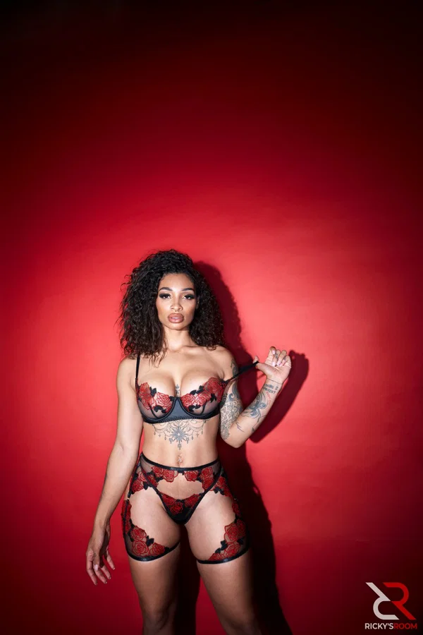 Erotic Medusa displays her big booty while teasing her man friend  - Ebony, Lingerie, Tattoo, Reality, Black, African, High Heels, Ass, Outdoor, Non Nude  - Photo 5