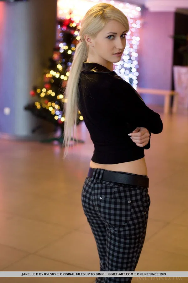 Sexy Euro slut Janelle B poses naked to flaunt her hairy muff & small tits  - European, Hairy, Teen, Christmas, Leather, Babe, Legs, Spreading, Pussy, Ass  - Photo 17
