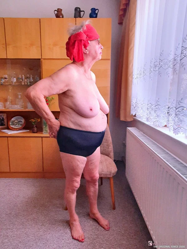Short-haired granny Alma exposes her big saggy tits while changing  - Granny, Saggy Tits, Thick, Curvy, Chubby, BBW, Big Tits, Tall, Short Hair, Lingerie  - Photo 16