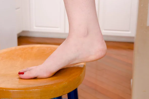 Blonde teen Kristy Snow gets totally naked on a stool in a kitchen  - College, Pale, Pussy, Big Clit, Feet, Teen, Blonde, Beautiful, Kitchen, Amateur  - Photo 20