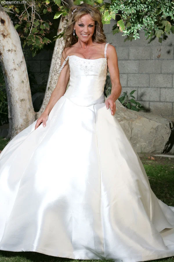 Naughty bride Shayla LaVeaux strips her dress to show medium tits & booty  - Wedding, Reality, Skirt, MILF, Outdoor, High Heels, Ass, Pornstar, PAWG, Big Tits  - Photo 3