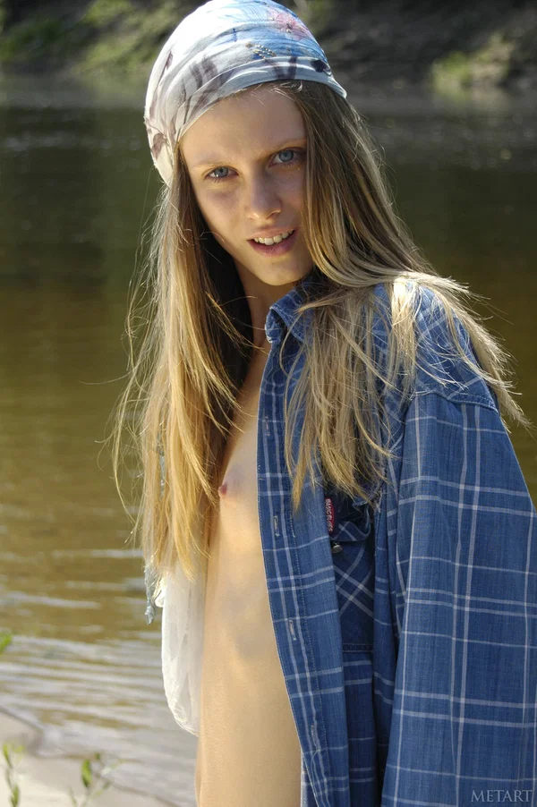 Skinny babe Kate B shows her tiny tits while completely naked outdoors  - Tiny Tits, Outdoor, Beautiful, Teen, Ass, Babe, Armpit, Solo, Glamour, Blonde  - Photo 2