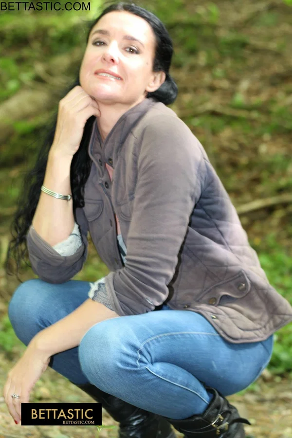 Beautiful brunette Bettastic shows her athletic body in jeans outdoors  - MILF, Amateur, Undressing, Jeans, Tall, Outdoor, Beautiful, Sexy, Brunette, Non Nude  - Photo 1