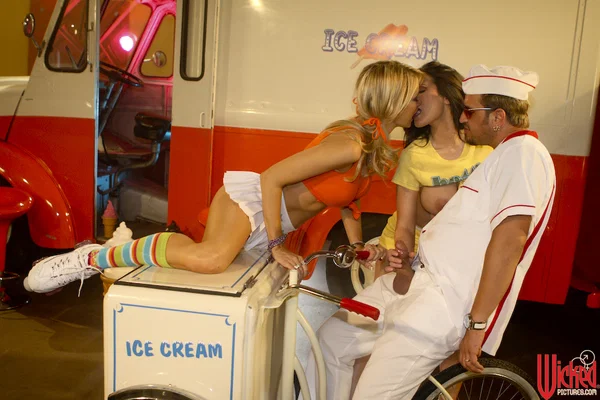 Nymphos Jessica Drake & Austin Kincaid fucking an icre-cream vendor outdoors  - Groupsex, MILF, Petite, Cumshot, Uniform, Pornstar, Close Up, Brunette, Kissing, Blowjob  - Photo 4