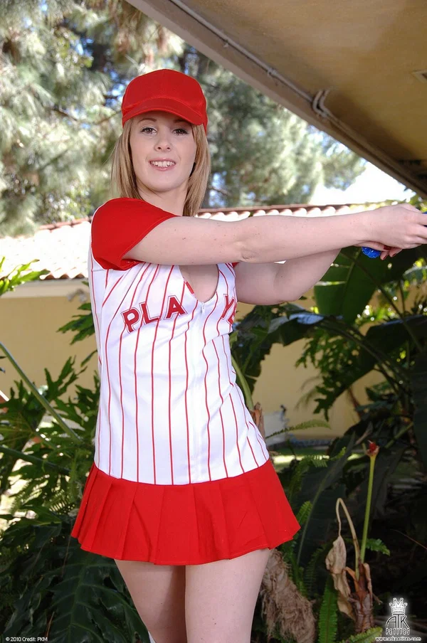 Amateur girl Mia Valentine gets naked in a backyard while wearing a ball cap  - White, Sports, Spreading, Outdoor, Sexy, Amateur, Non Nude, Pussy  - Photo 1