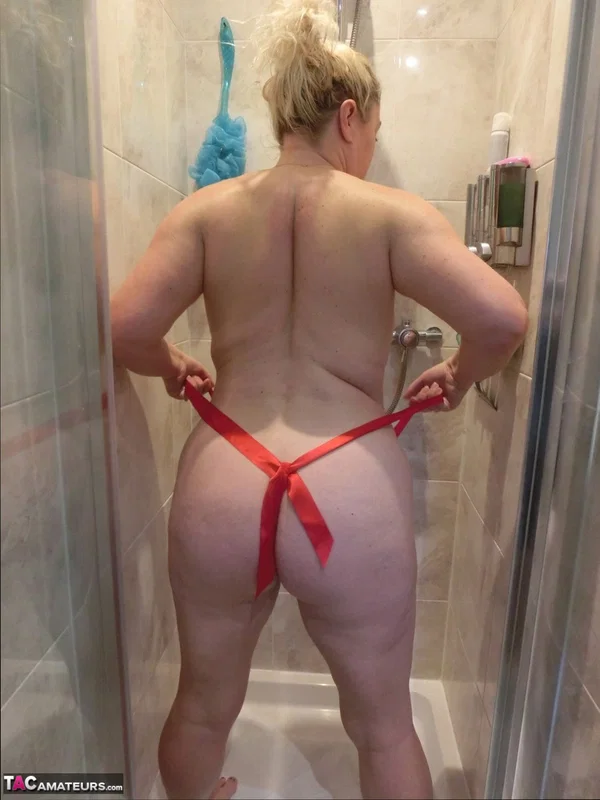 Mature blonde Barby masturbates after shaving her pussy in a shower  - Mature, Saggy Tits, Chubby, Shower, BBW, Curvy, Thick, Big Tits, Amateur, Blonde  - Photo 6