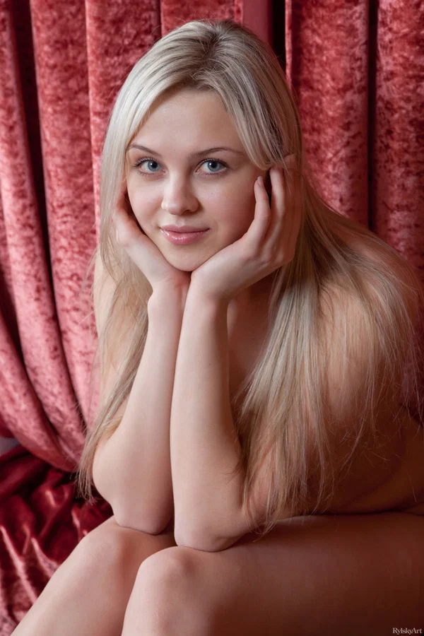 Glamorous Czech babe Luciana showing off her amazing naked body in a solo  - Czech, Teen, Babe, Blonde, Face, Pussy, Tiny Tits, Feet, Short Hair, Spreading  - Photo 15