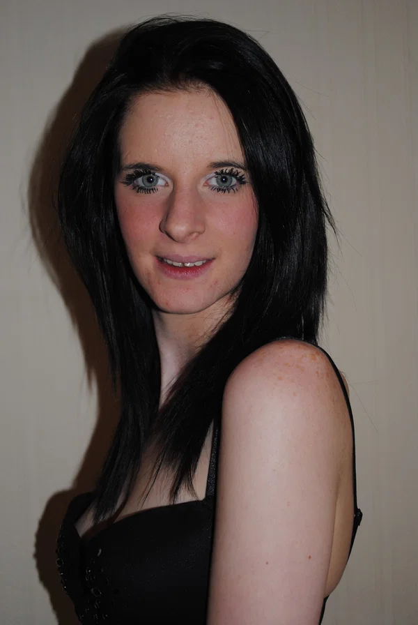 Skinny brunette Kim P peels off her leggings to show off her small ass  - Amateur, British, White, Pantyhose, Solo, Ass, Panties, Beautiful, Babe, Pussy  - Photo 3