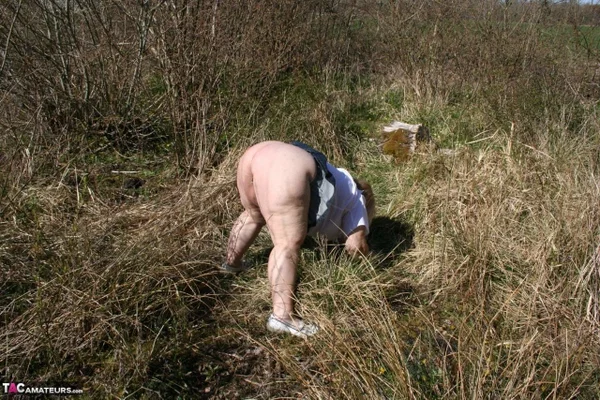 Obese blonde Lexie Cummings has sex while on a bank in the country  - BBW, Mature, Glasses, Skirt, Chubby, Curvy, Thick, Piercing, Short Hair, Outdoor  - Photo 14