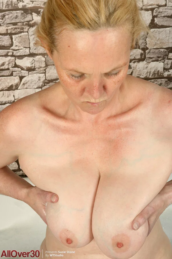 Smiley British woman Suzie Stone washes her big tits and mature pussy  - Granny, Bath, Amateur, Wet, British, Ass, Pussy, Natural Tits, Big Tits, Spreading  - Photo 15