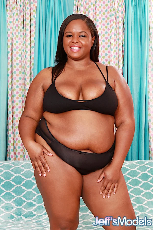 Morbidly obese black woman Olivia Leigh shows her pink pussy in the nude  - SSBBW, Ebony, BBW, Saggy Tits, Big Tits, Oiled, African, Nipples, Chubby, Spreading  - Photo 1