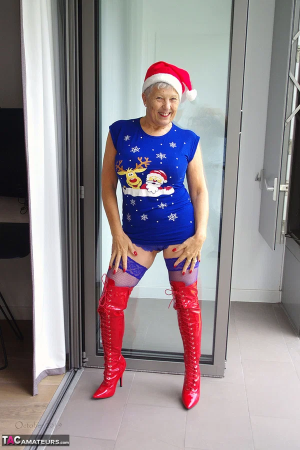 Mature amateur Savana looses her saggy tits and pussy from naughty Xmas attire  - Granny, Latex, Christmas, Boots, High Heels, Spreading, Stockings, Amateur, Pussy, Shorts  - Photo 10
