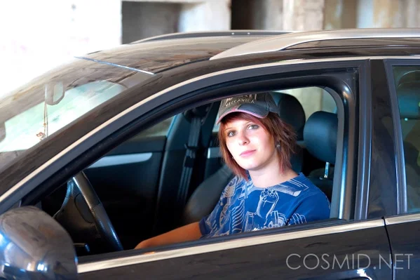 Natural redhead Nika exposes her saggy tits with huge nipples in the garage  - Saggy Tits, Curvy, BBW, Redhead, Thick, Big Tits, Amateur, Nipples, Chubby, Pantyhose  - Photo 1