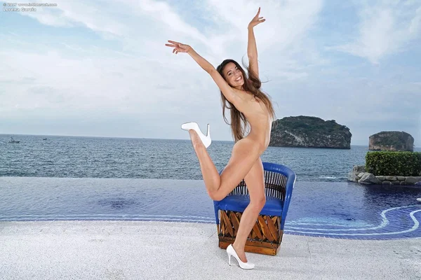 Hot girl Lorena Garcia grabs her ass while showing her pink pussy at the sea  - Pool, Wet, PAWG, Ass, Pussy, Outdoor, Bikini, Hairy, Close Up, High Heels  - Photo 5
