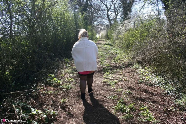 British fatty Lexie Cummings unleashes her big ass in a rural location  - Mature, Curvy, Lingerie, Chubby, Amateur, Stockings, Glasses, Thick, BBW, Outdoor  - Photo 15