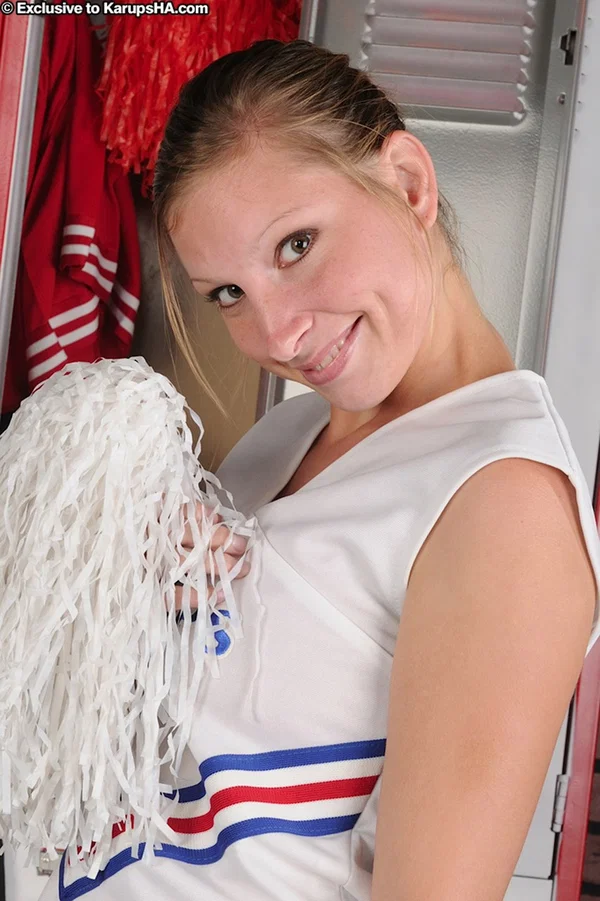 Teen cheerleader Jennifer Woods flaunts her big tits and spreads her twat lips  - Cheerleader, Amateur, Pussy, Spreading, Undressing, Big Tits, Uniform, Big Clit, PAWG, White  - Photo 1