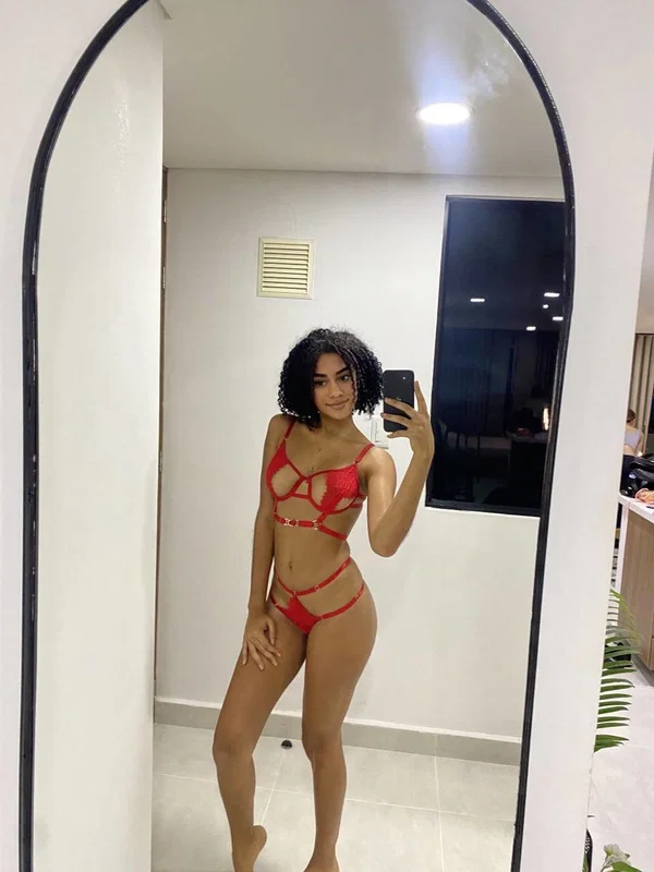 OnlyFans Lisandra Official performed by Lisandra Official Nude Gallery  - Latina, Lingerie, Cuban, Selfie, Curly, Amateur, Sexy, Ass, Feet, Short Hair  - Photo 8