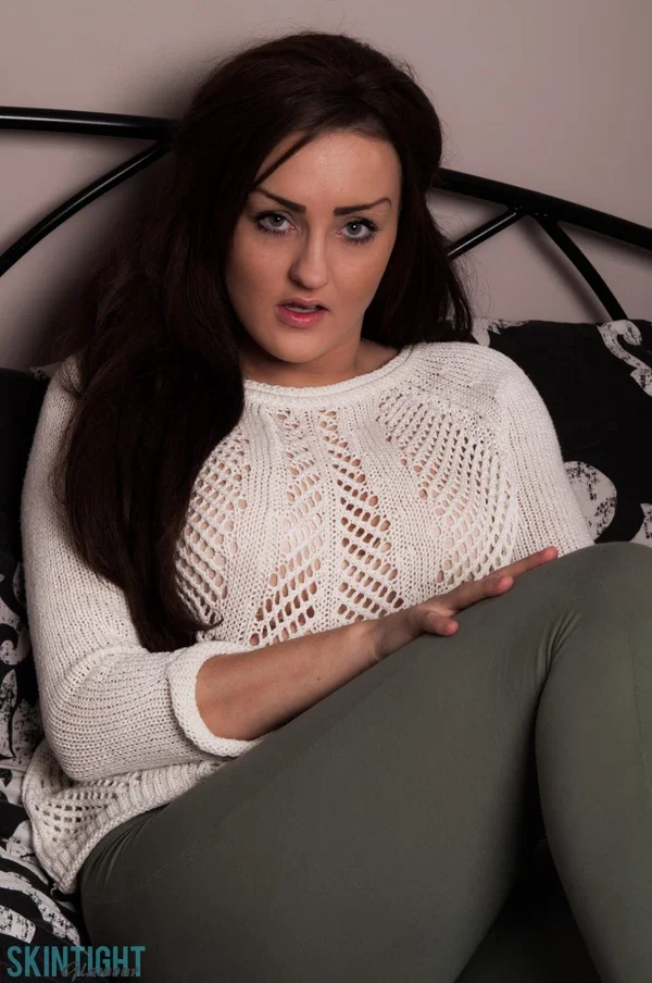 Brunette chick Georgie Smith goes topless in bare feet and yoga pants  - PAWG, Yoga Pants, Ass, Clothed, Glamour, Babe, Brunette, Legs, Beautiful, Nipples  - Photo 3