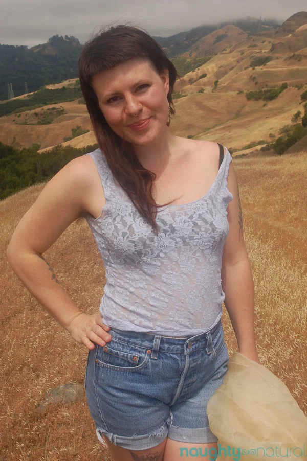Petite amateur Olivia Rose shows her naturals and hairy pussy in a field  - Hairy, Amateur, Outdoor, Shorts, Ass, Armpit, Big Clit, Undressing, White, Asshole  - Photo 5
