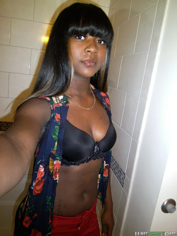 18 year old ebony teen Kaci Starks poses nude in front of her camera  - Ebony, African, Teen, Black, Pussy, Cute, Schoolgirl, Non Nude  - Photo 2
