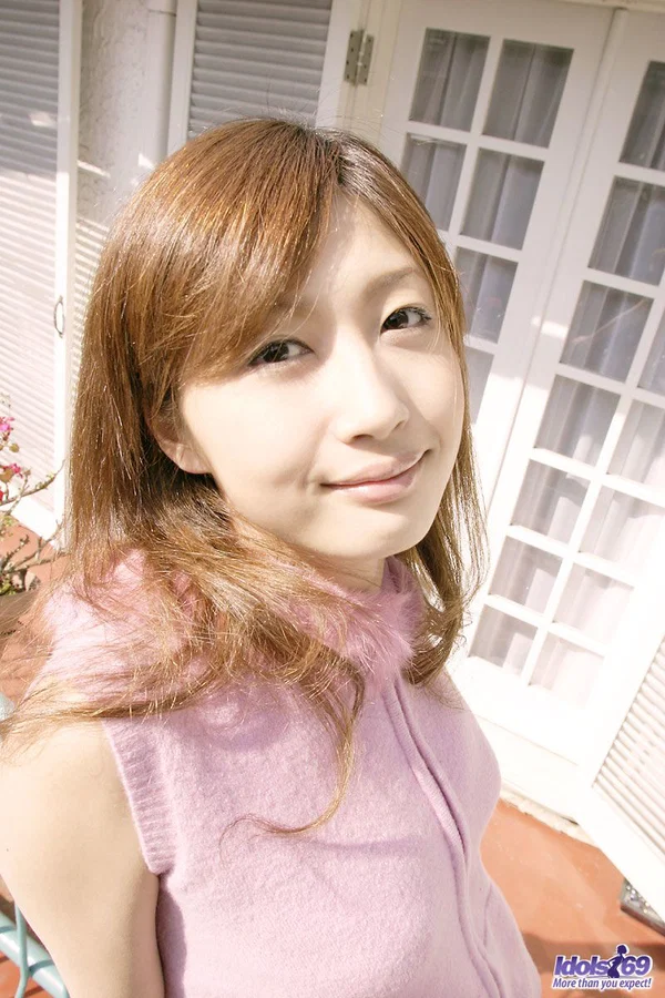 Asian solo girl Mio Komori hides her naked pussy behind a well-placed pear  - Japanese, Asian, MILF, Redhead, Upskirt, Natural Tits, Tiny Tits, Nipples, Dildo, Hairy  - Photo 1