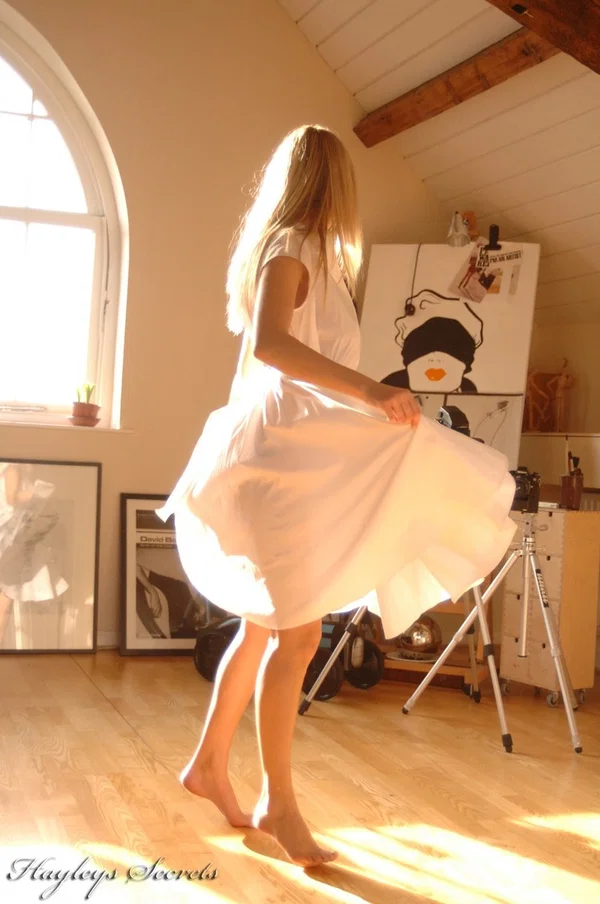 British amateur Hayley Marie Coppin set her great tits free of a summer dress  - MILF, Natural Tits, Upskirt, Clothed, Beautiful, British, Amateur, Big Tits, Skirt, Ass  - Photo 3