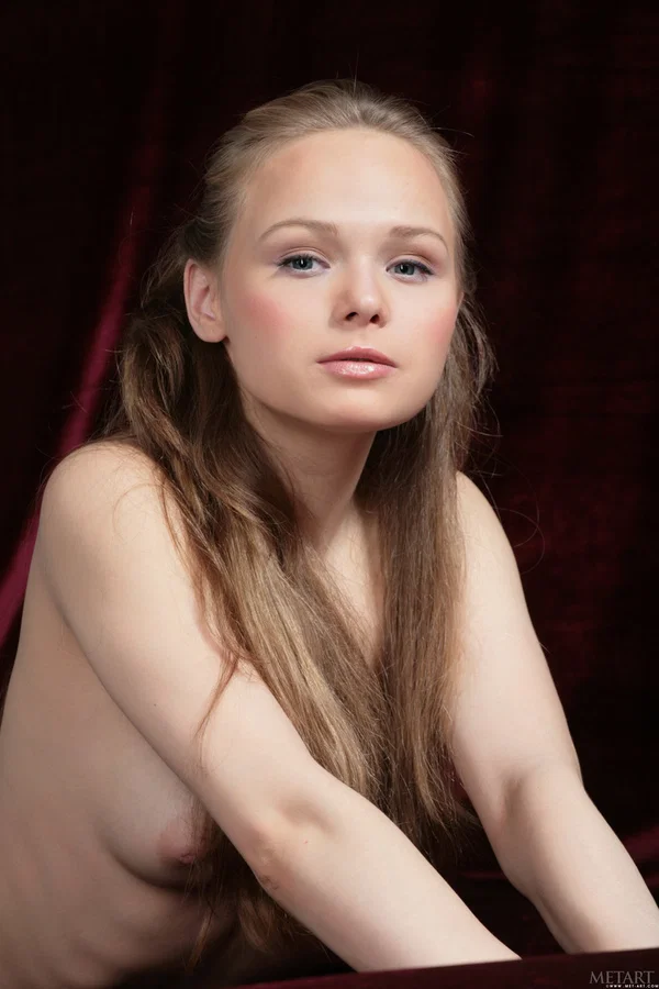 Young solo girl with long hair poses in the nude on a velvet sofa  - Hairy, Sexy, Teen, Model, Beautiful, Pretty, Blonde, Cute, Glamour, Babe  - Photo 10