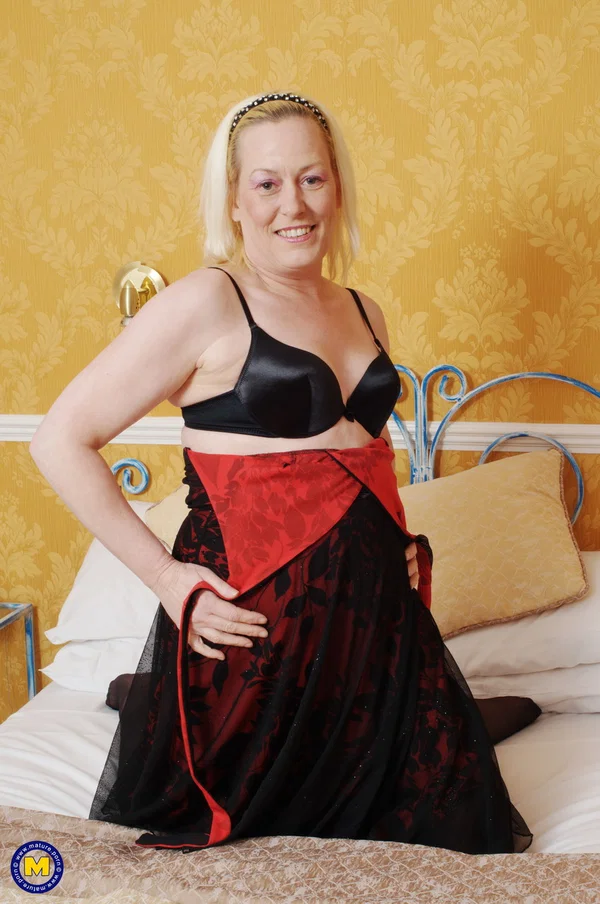 Mature British babe Kirsty having fun teasing on bed & playing with glass toy  - Mature, Chubby, BBW, Curvy, Amateur, Sexy, Thick, Upskirt, Dress, White  - Photo 12