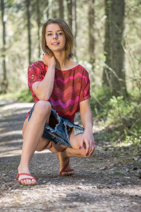 Teen girl uncovers her big natural tits and bald twat on hiking trail in woods  - Outdoor, Teen, Shaved, Babe, Big Tits, Shorts, Pussy, Glamour, Close Up, Face  - Photo 4
