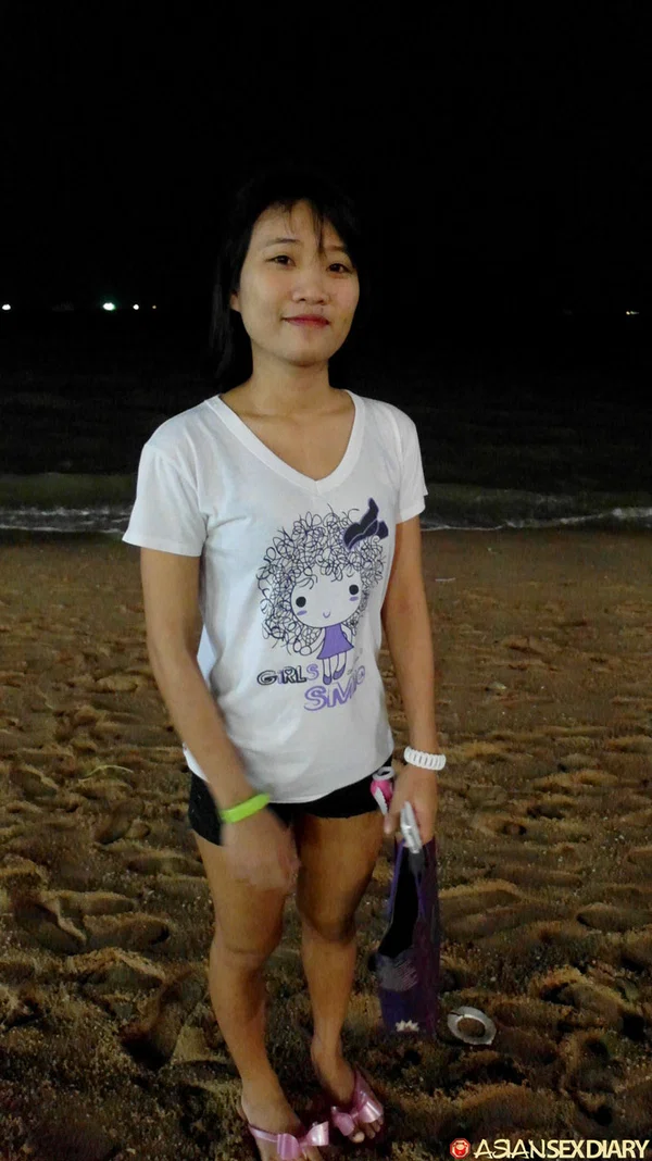 Amateur waitress Mai getting her pretty face and pussy dicked in POV  - Asian, Beach, Amateur, Petite, Perfect, Spreading, Blowjob, Outdoor, Non Nude, Pussy  - Photo 1