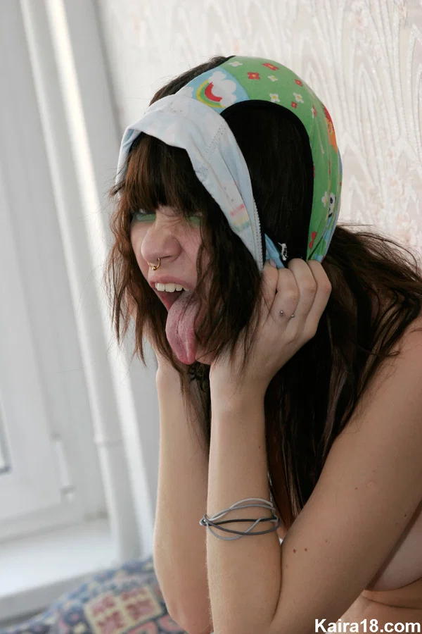 Cute teen Kaira 18 uncovers her small tits as she gets totally naked  - Czech, Teen, Panties, Skinny, Babe, Beautiful, Solo, Cute  - Photo 9