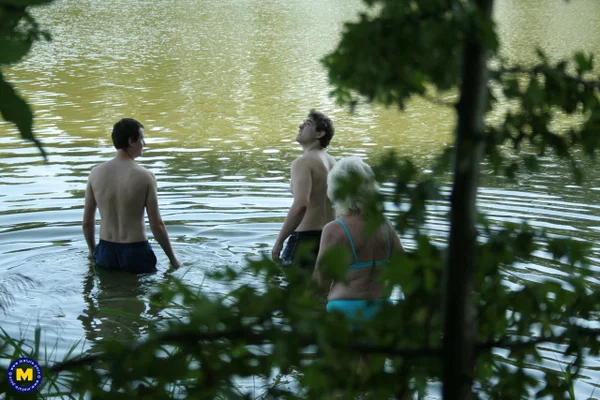 Mature slut Margrit K getting fucked and facialed in a public threesome  - Granny, Groupsex, Outdoor, Old Young, Amateur, Reality, Caught, Ass, Pussy, Short Hair  - Photo 4