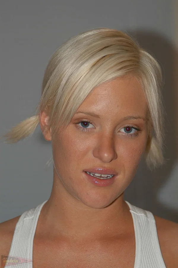 Blonde first timer Summer uncovers her nice tits before parting her tight twat  - Amateur, Babe, Blonde, Ass, Big Tits, Shorts, Face, Close Up, Pussy, Spreading  - Photo 1