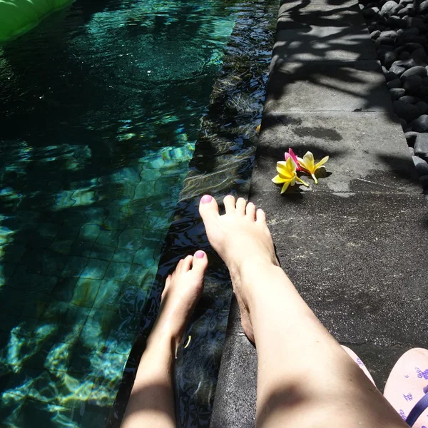 Amateur babe Elite Rose filming her sexy wet feet and toes outdoors  - Feet, Amateur, Close Up, Outdoor, Legs, Non Nude, Pretty, White  - Photo 3