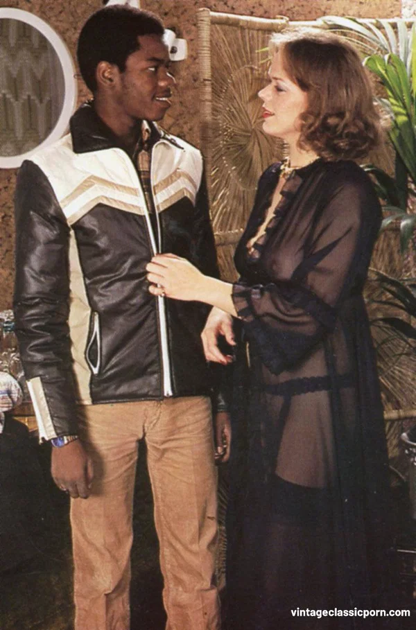 Hot housewife lets a black delivery guy bang her hairy pussy in vintage action  - Interracial, Mature, Hairy, Big Cock, MILF, Boots, Pussy, Cumshot, Blowjob, Doggy Style  - Photo 6
