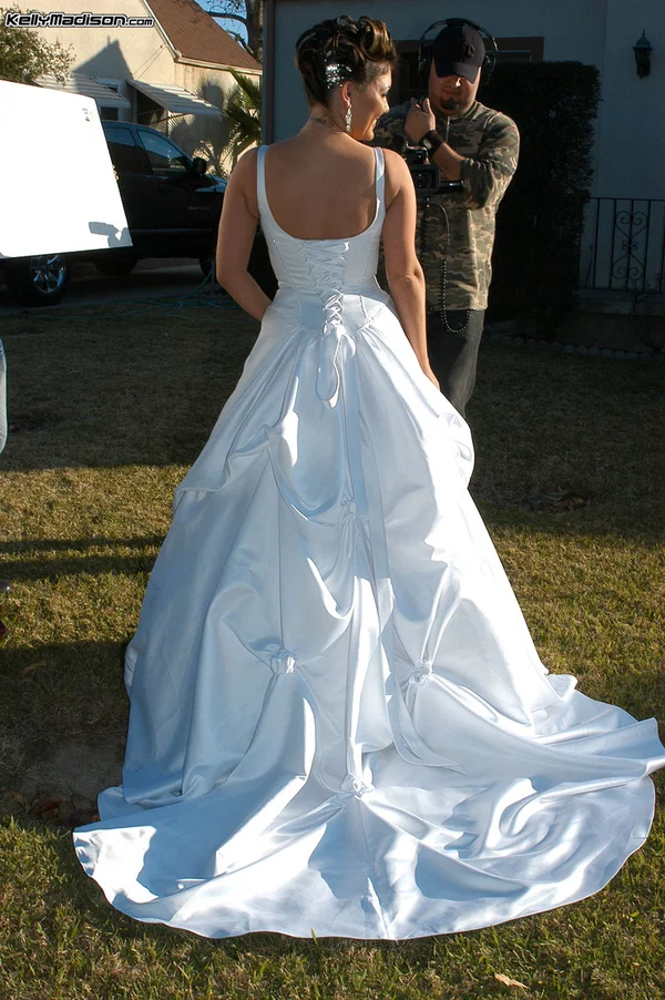 Curvy American MILF Claire Dames flashes her big tits on her wedding day  - Groupsex, Wedding, MILF, Chubby, BBW, Curvy, Thick, Perfect, Outdoor, Pornstar  - Photo 8