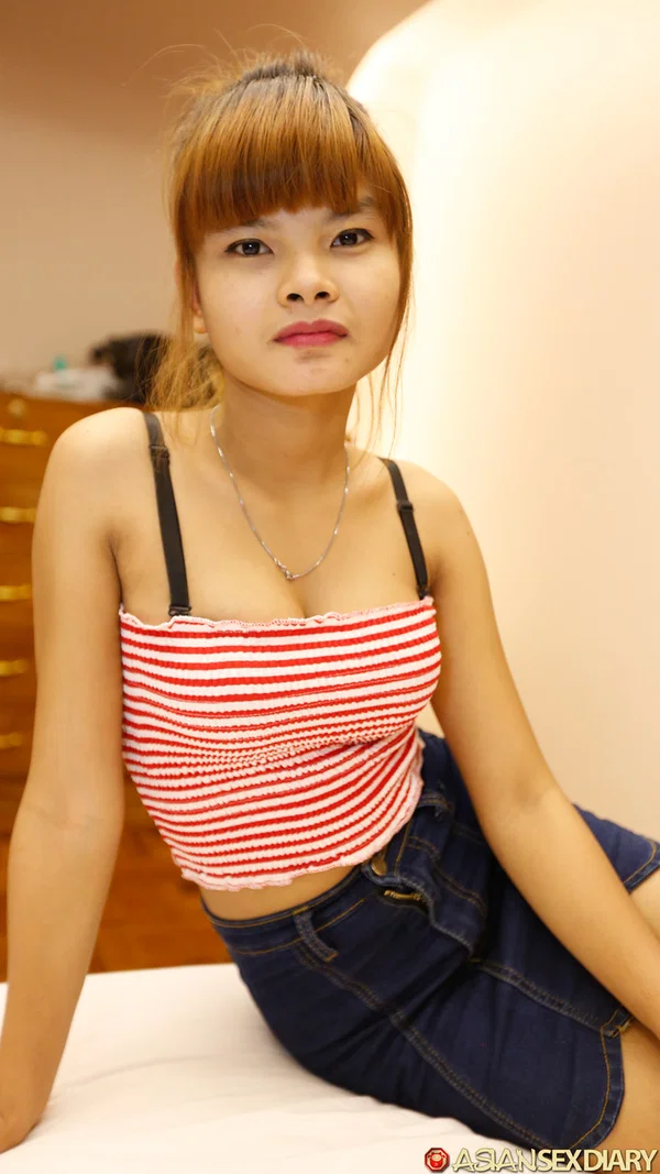 Petite Asian teen Mildred B unveils her curves and fucks at the casting  - Hairy, Asian, Petite, Teen, Amateur, Cute  - Photo 5