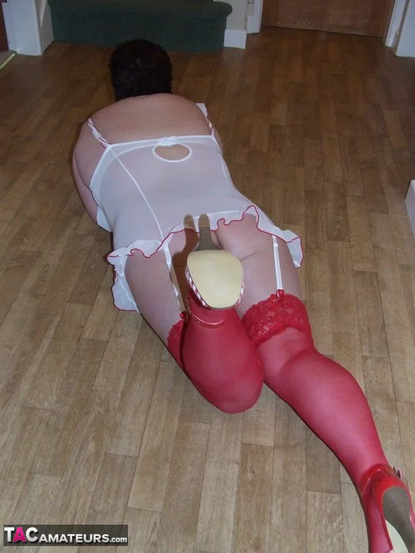 Fat amateur with short hair Kinky Carol exposes her huge tits in red nylons  - SSBBW, BBW, Mature, Saggy Tits, Pussy, Curvy, Chubby, Stockings, Thick, Hairy  - Photo 14