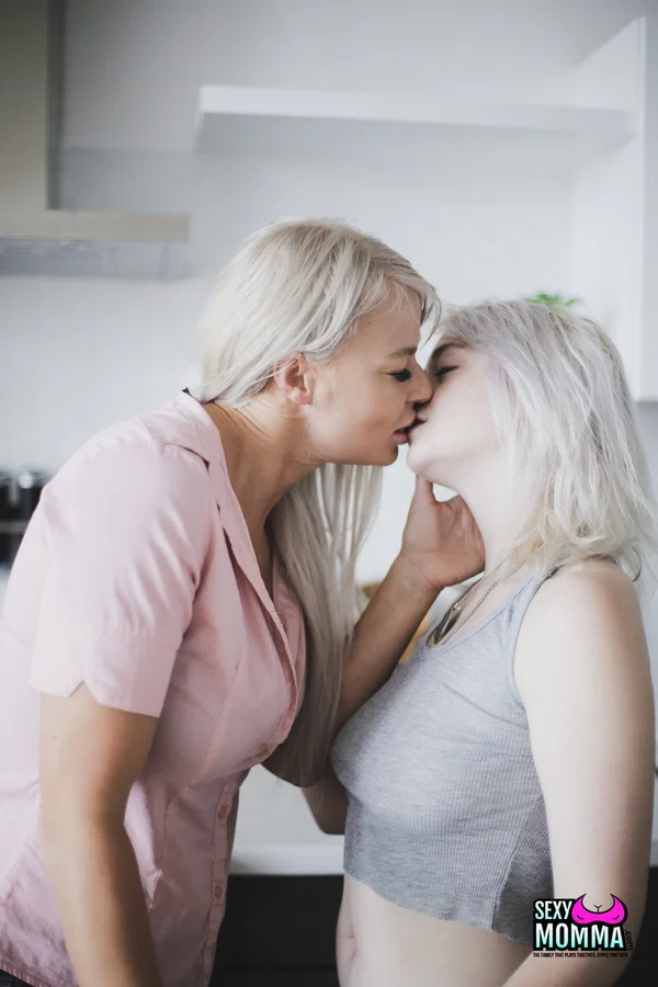 Blonde teen Annie Archer and hot cougar London River play with a dildo  - Lesbian, Reality, Ass, Kissing, Clothed, Natural Tits, Pornstar, Big Tits, Dildo, Asshole  - Photo 4