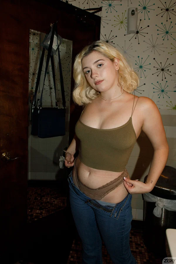 Zishy Gia Ohmy  - Amateur, White, Petite, Beautiful, PAWG, Jeans, Cute, Ass, Legs, Short Hair  - Photo 11