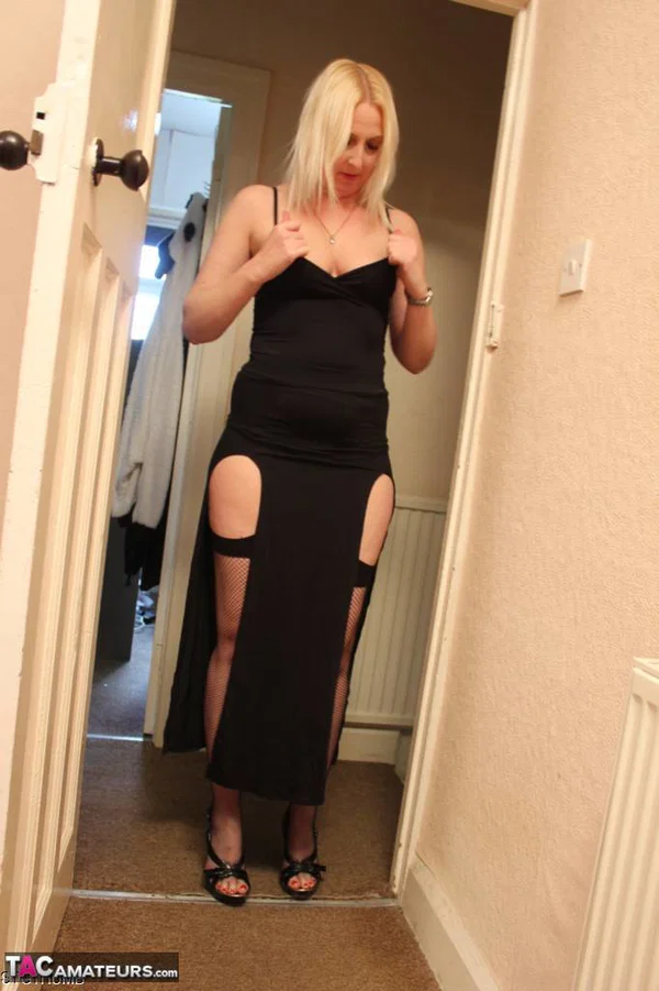Blonde British amateur Tracey Lain plays with her pussy before sucking a cock  - POV, Mature, MILF, Amateur, Big Cock, British, Blowjob, Stockings, Natural Tits, Panties  - Photo 1